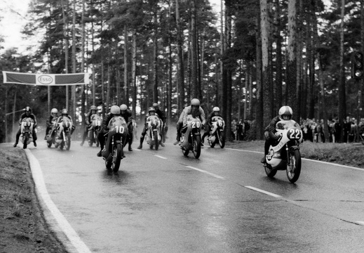 Start of the 250cc Pyynikki TT race