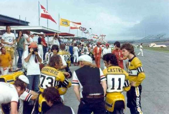 73DAY000_08 dayton10-2 - A break in during qualifying on pit lane for Kel Carruthers - Don Castro - Gary Fisher.jpg