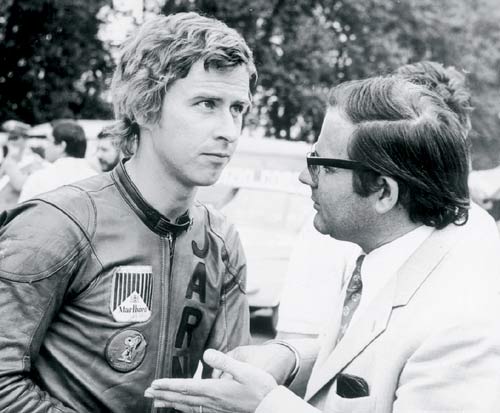 72IMO000_15 c692e8349772860 - In this photo, instead, Jarno in dialogue with Aurelio Bertocchi, the designer of the 4-cylinder Benelli at that time.jpg